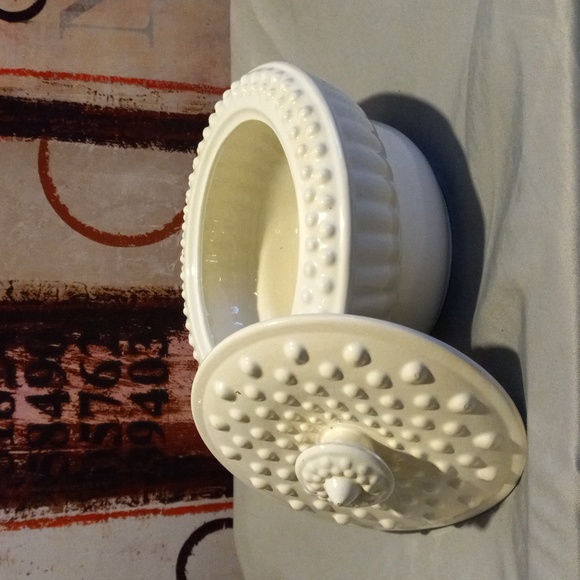 Bin # 5 USA CERAMIC BOWL WITH LID - Picture 2 of 4